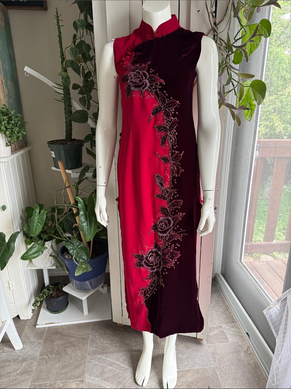 vintage-style sleeveless Chinese Cheongsam (Qipao) maxi dress Burgandy velvet L